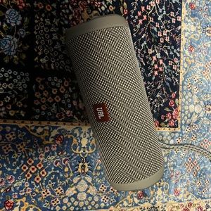 JBL Flip 4